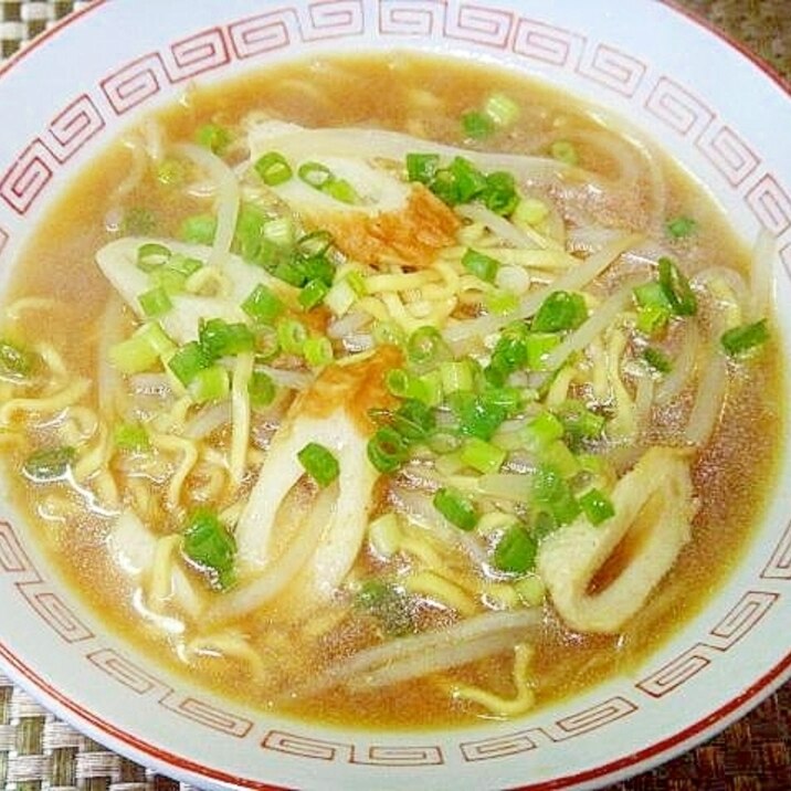 もやしと竹輪の味噌ラーメン